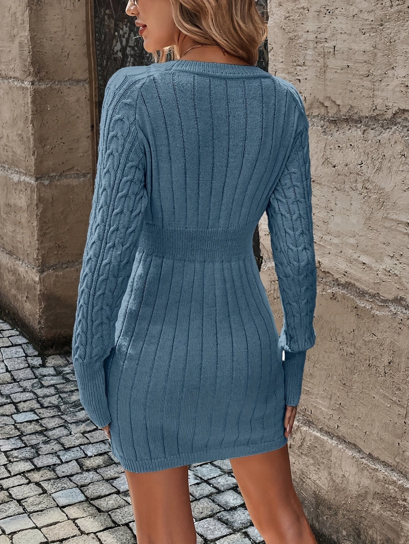 Demi — Kabelgebreide sweaterjurk