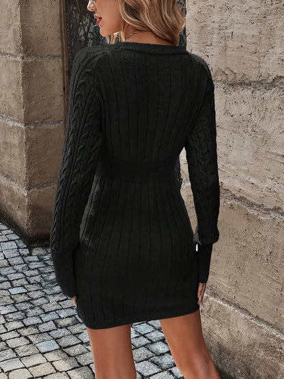 Demi — Kabelgebreide sweaterjurk